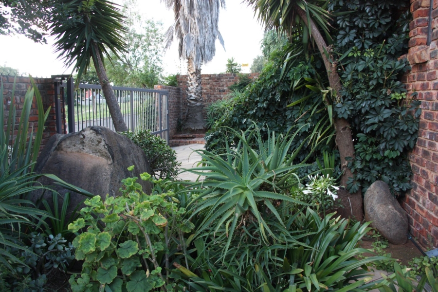 5 Bedroom Property for Sale in Langenhovenpark Free State